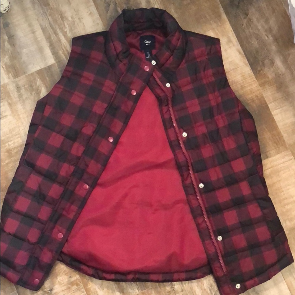 Gap maroon/black buffalo plaid puffer vest